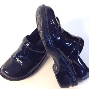 BOC BORN CONCEPT BLACK SHINY CLOGS. SIZE 9